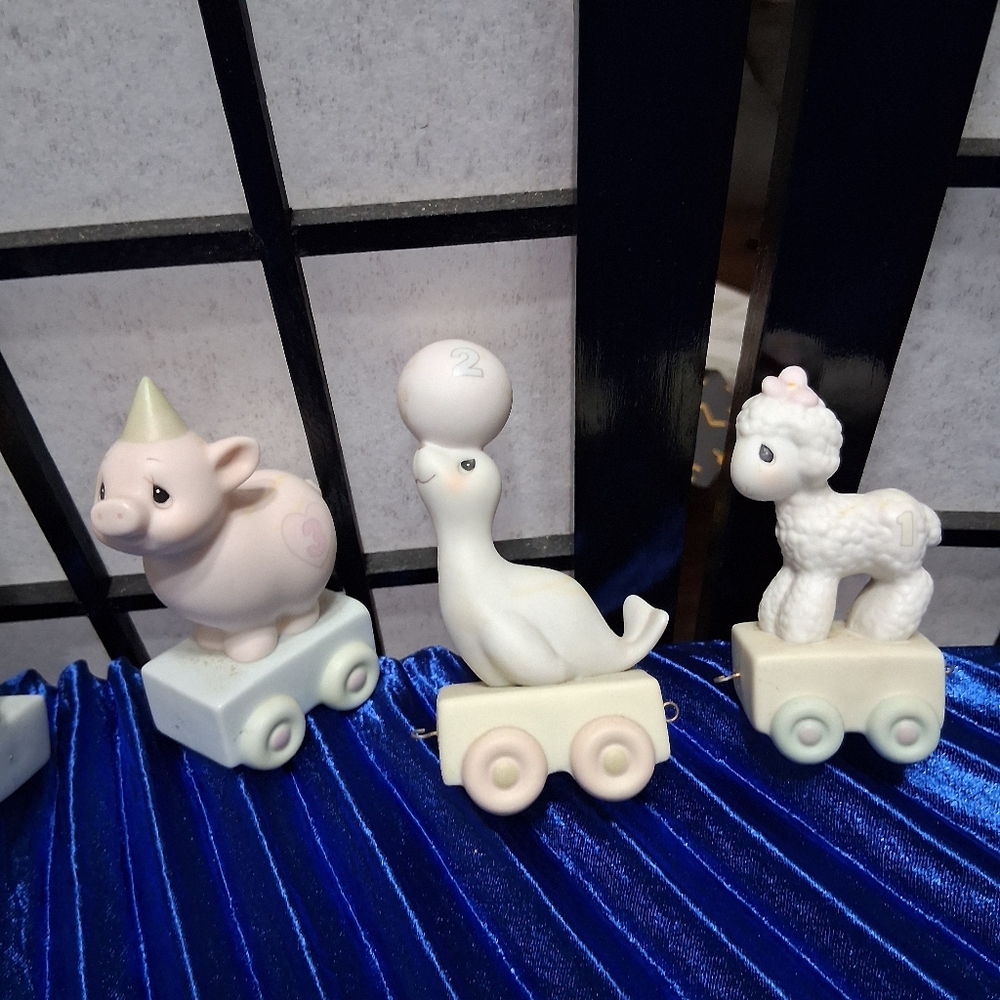 Precious Moments Animal Train Figurines - Cream and Blue - Picture 10 of 16